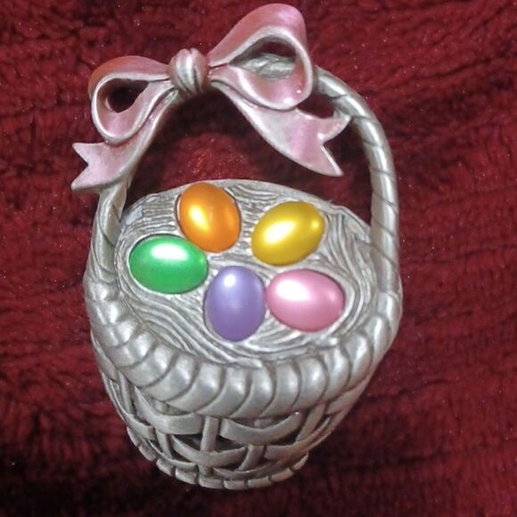 Easter Basket Pin - Picture 3 of 3